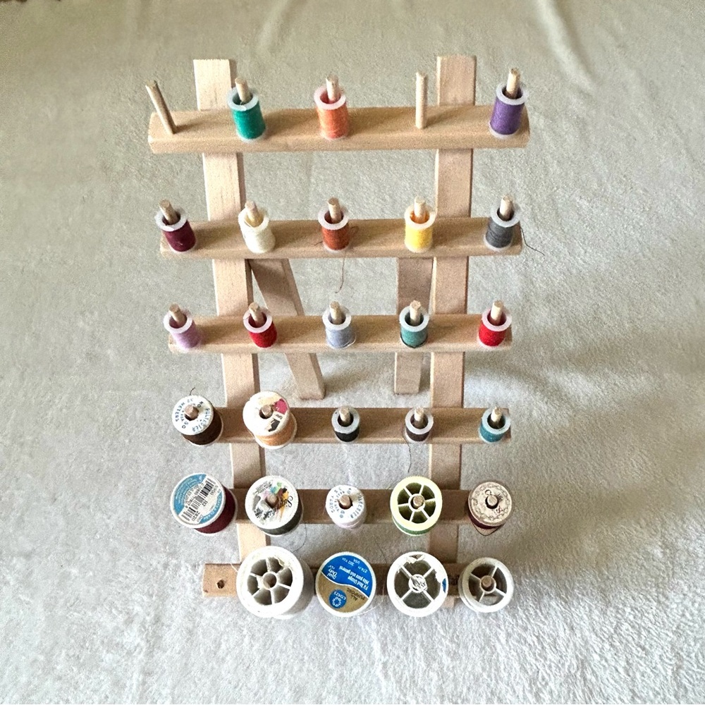June Tailor Wooden 29 Sewing Thread Spool Cone Rack Holder Stand Collapsible